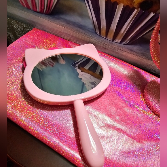 Hello Kitty Handheld Mirror! - Picture 3 of 6